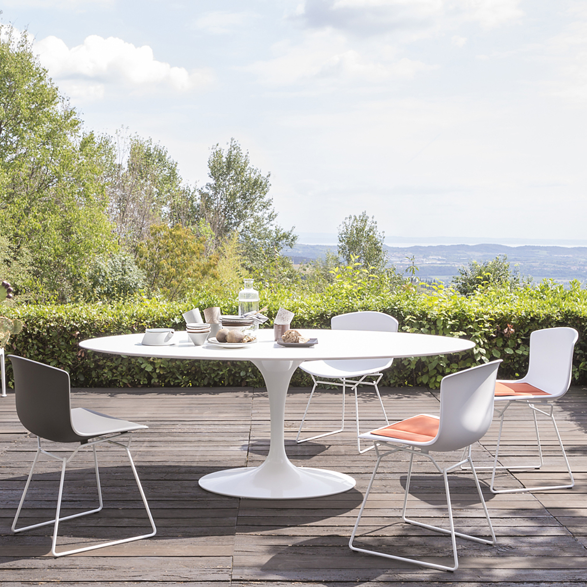 Knoll Saarinen tafel, een design tuintafel voor de designliefhebber.