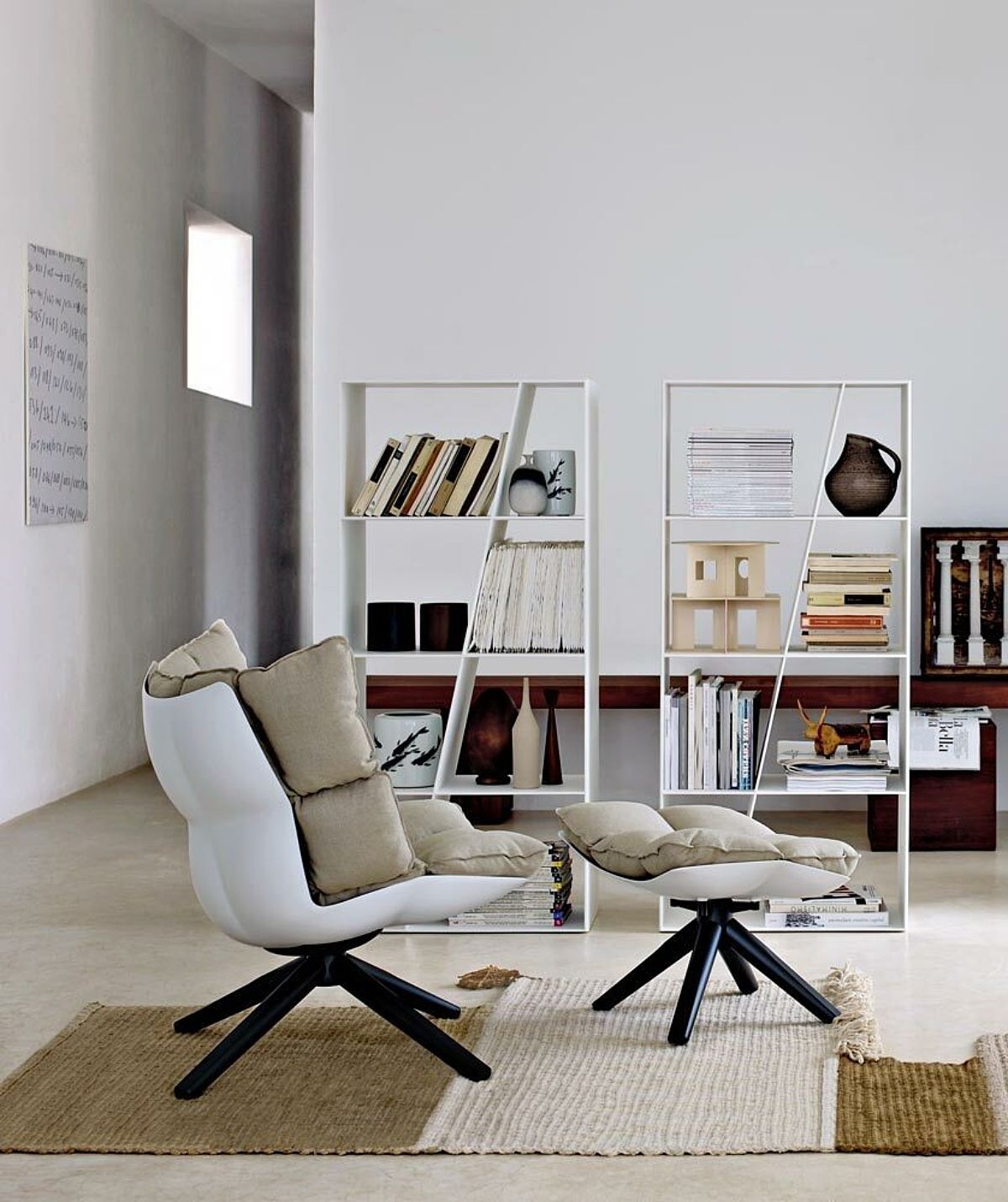 De B&B Italia Husk collectie bestaat uit sofa's, fauteuils, bedden en stoelen