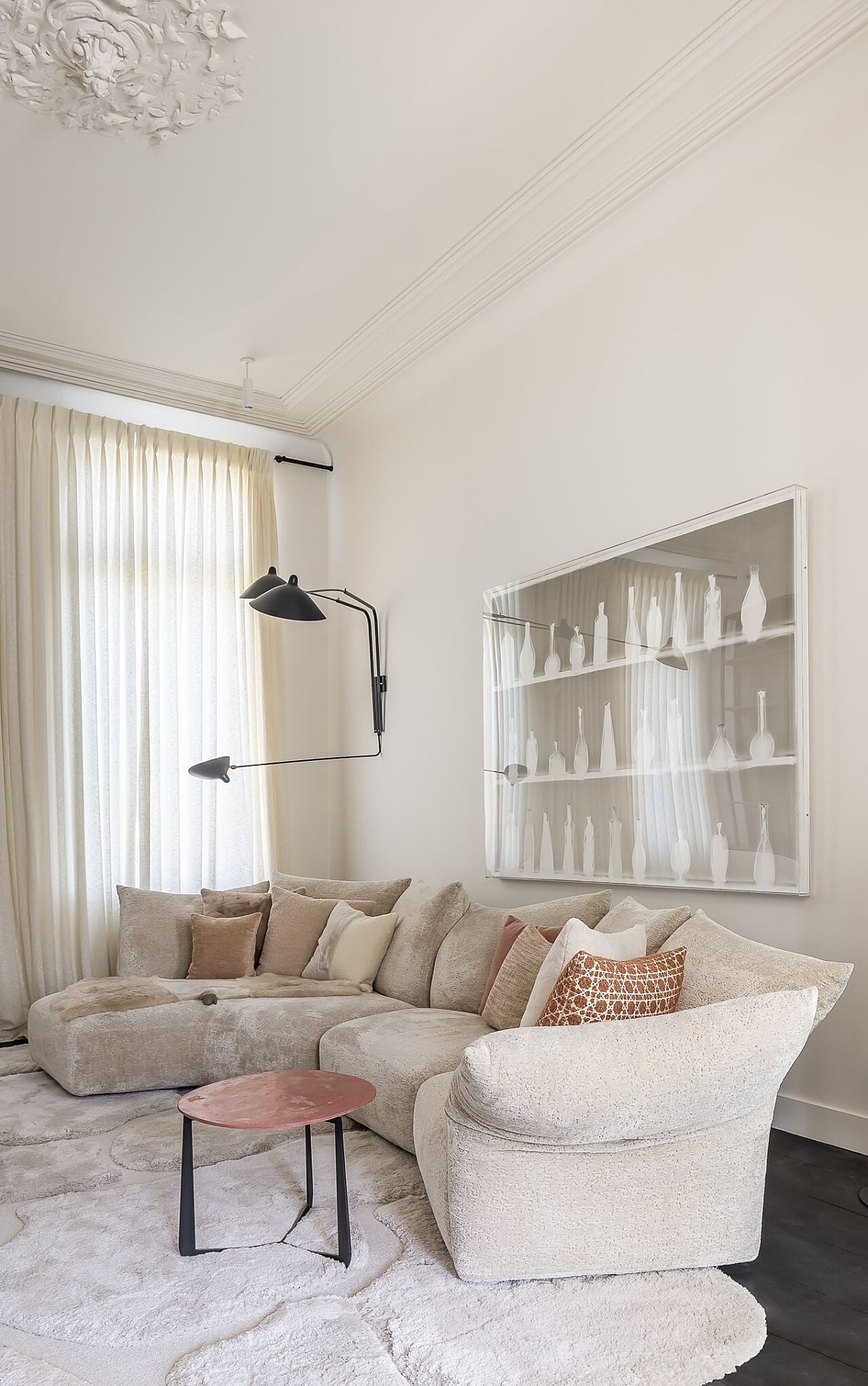 De Standard sofa van Edra is met zijn beweegbare arm- en rugleuning uiterst comfortabel, Foto Cafeine