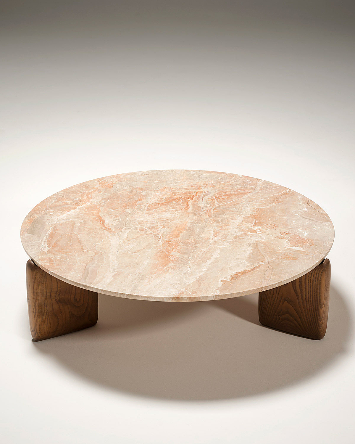 De Kanji, een salontafel in marmer uit de Tacchini collectie