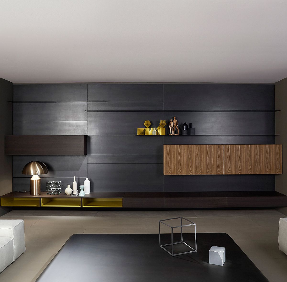 Modern serie van Porro biedt gepersonaliseerde oplossingen voor dressoirkasten, tv- en wandmeubelen.