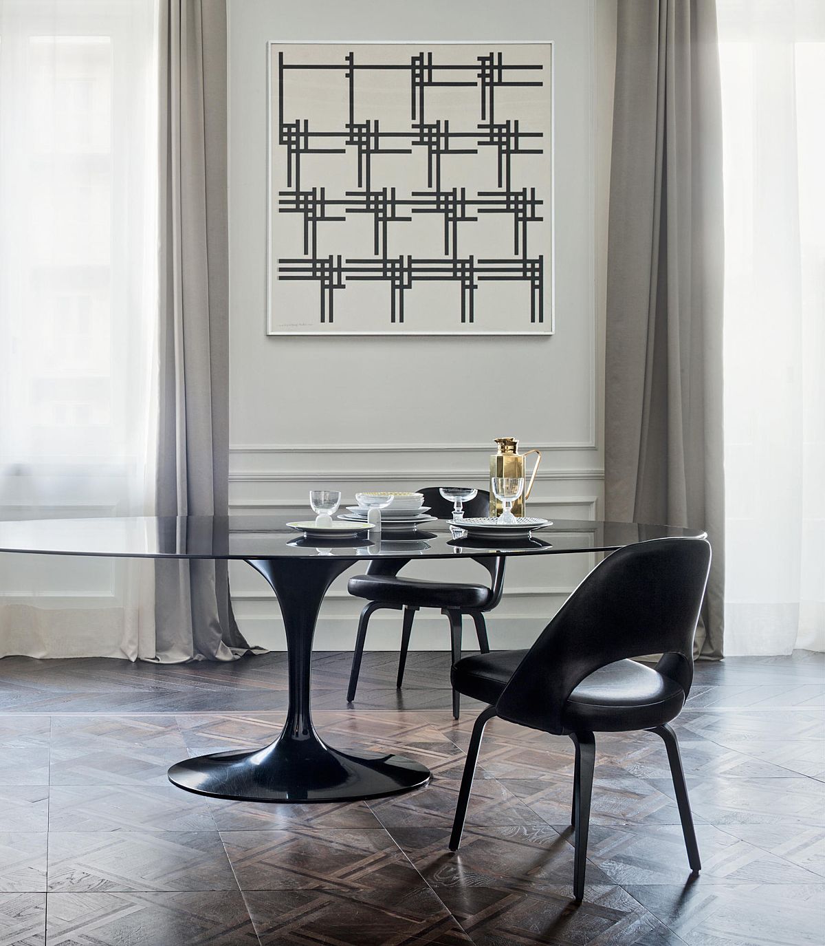 Knoll Saarinen tafel in zwarte marmer, zwarte rilsan poot.